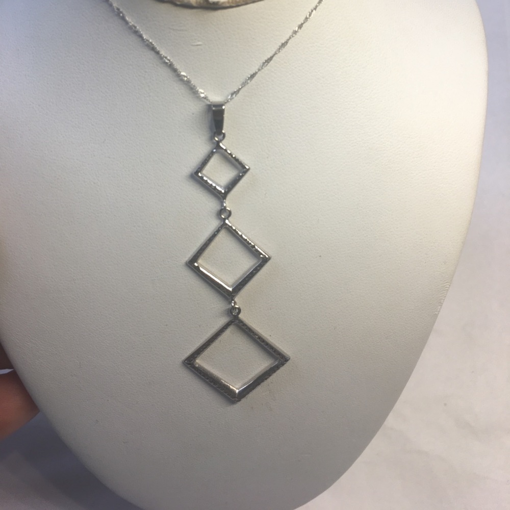 14K white gold diamond cut pendant - Picture 1 of 5